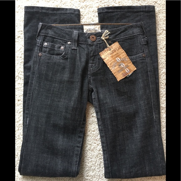 Brand NWT Fleur De Lis Embroidered Back Pocket Jeans with Boot Cut Legs - Picture 3 of 6